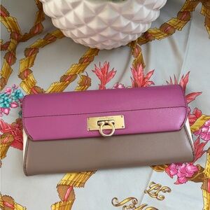 🩷Chic Ferragamo Wallet/ Clutch🩷
